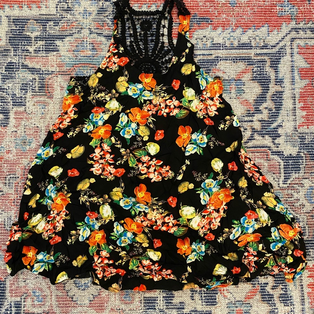 Floral tunic top with black lace back